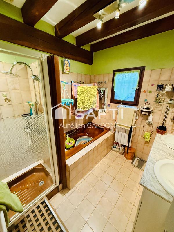 Maison - 238 m² - 9 pièces