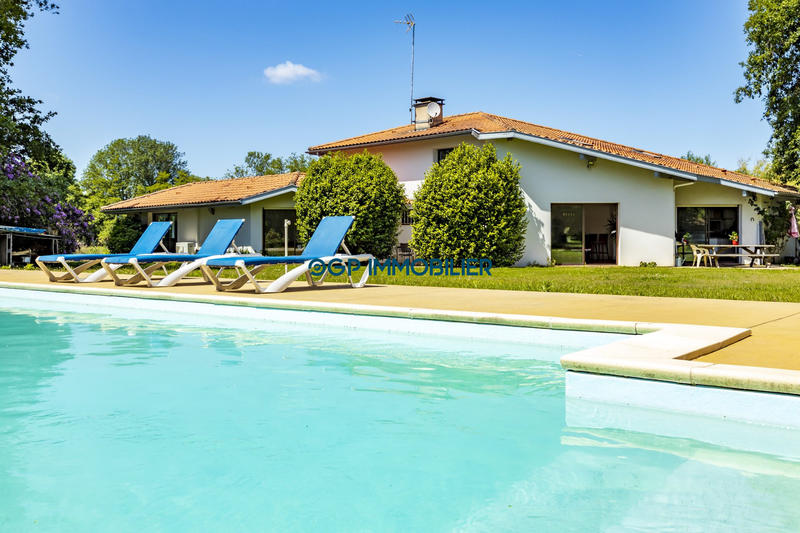 Maison - 214 m² - 6 pièces