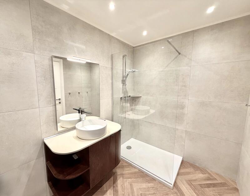 Appartement - 94 m² - 4 pièces