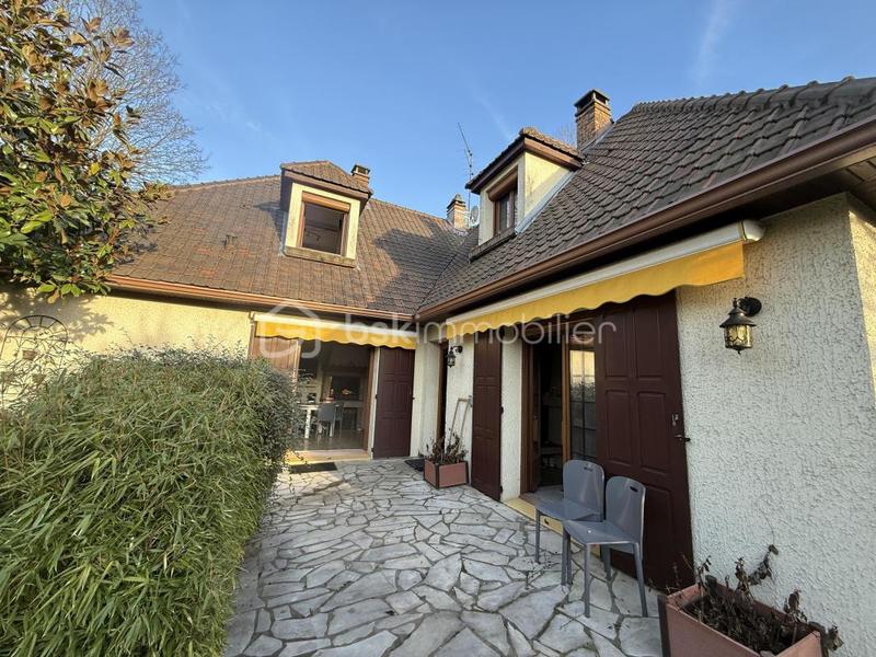 Maison - 218 m² - 7 pièces