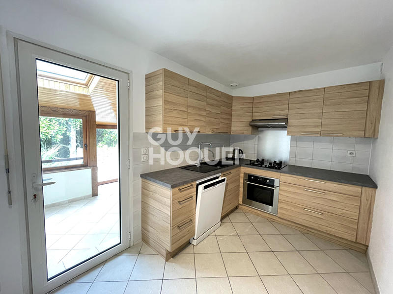 Maison - 195 m² - 10 pièces