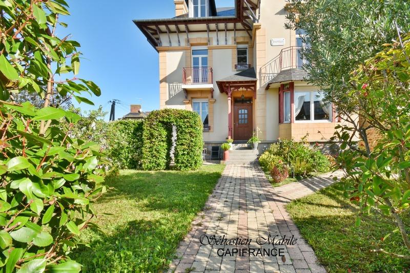 Maison bourgeoise - 264 m² - 10 pièces