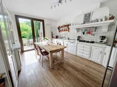 Villa - 235 m² - 5 pièces