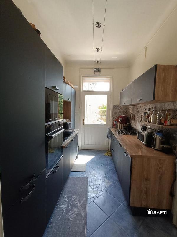 Maison - 214 m² - 8 pièces