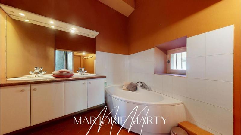 Propriété - 490 m² - 13 pièces