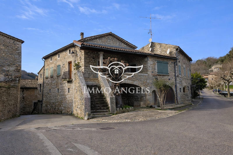 Maison - 220 m² - 11 pièces