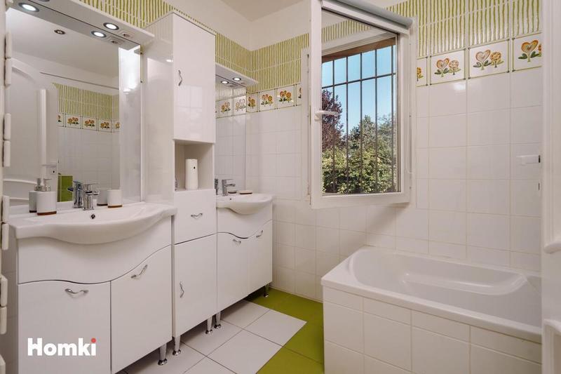 Maison - 227 m² - 8 pièces