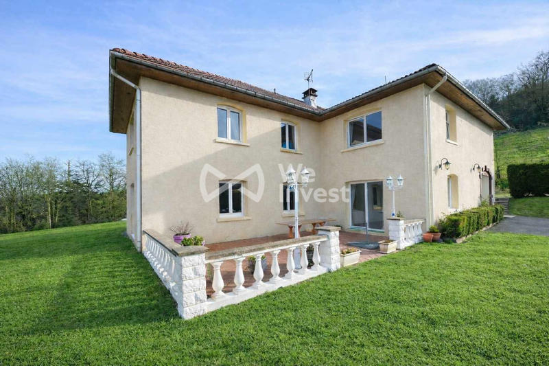 Maison - 270 m² - 8 pièces