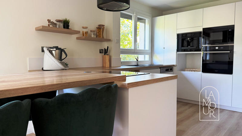 Maison traditionnelle - 193 m² - 9 pièces