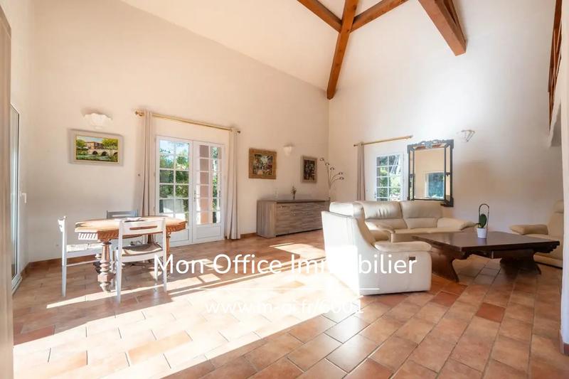 Maison - 225 m² - 9 pièces