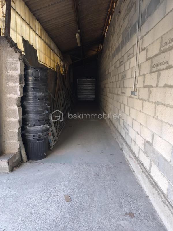 Entrepôt - 438 m² - 1 pièce