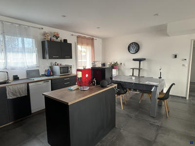 Maison - 99 m² - 4 pièces