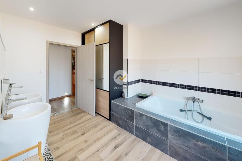 Maison contemporaine - 186 m² - 7 pièces