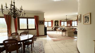 Propriété - 300 m² - 8 pièces