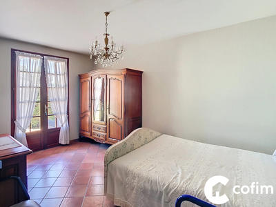 Maison traditionnelle - 151 m² - 6 pièces