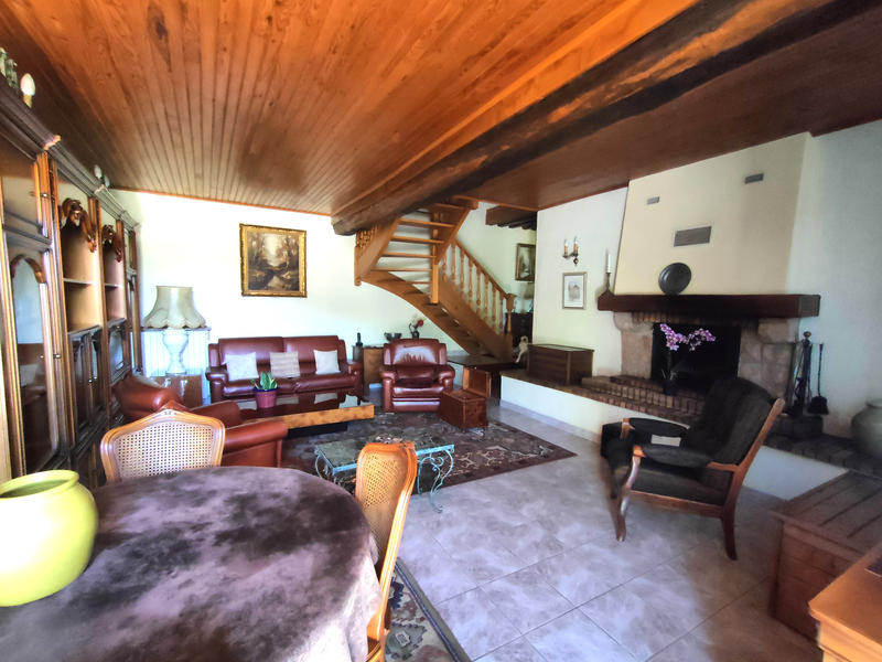 Maison - 220 m² - 8 pièces