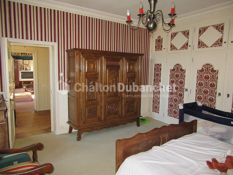 Maison - 235 m² - 9 pièces