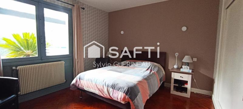 Maison - 263 m² - 10 pièces