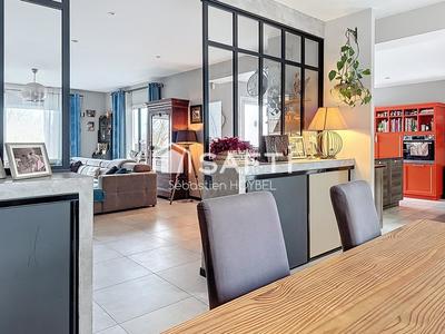 Maison - 204 m² - 5 pièces