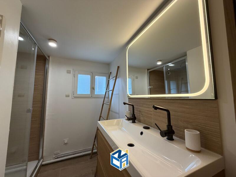 Maison - 215 m² - 8 pièces