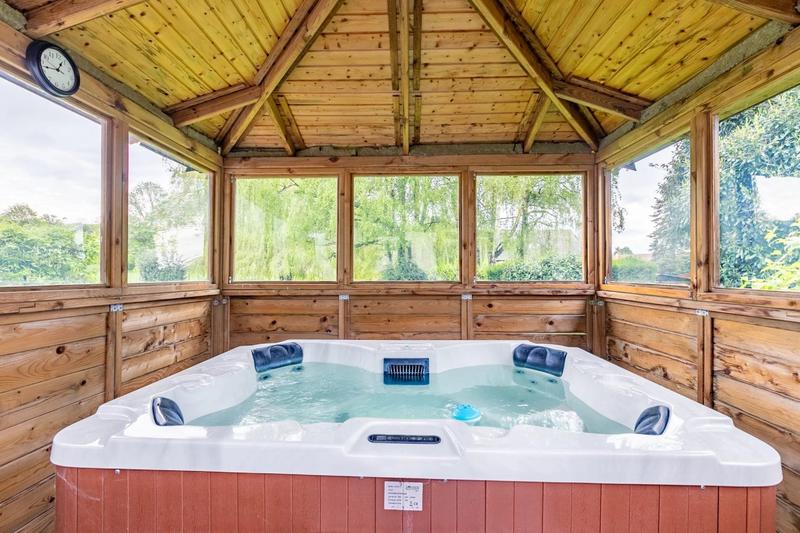 Maison - 258 m² - 8 pièces