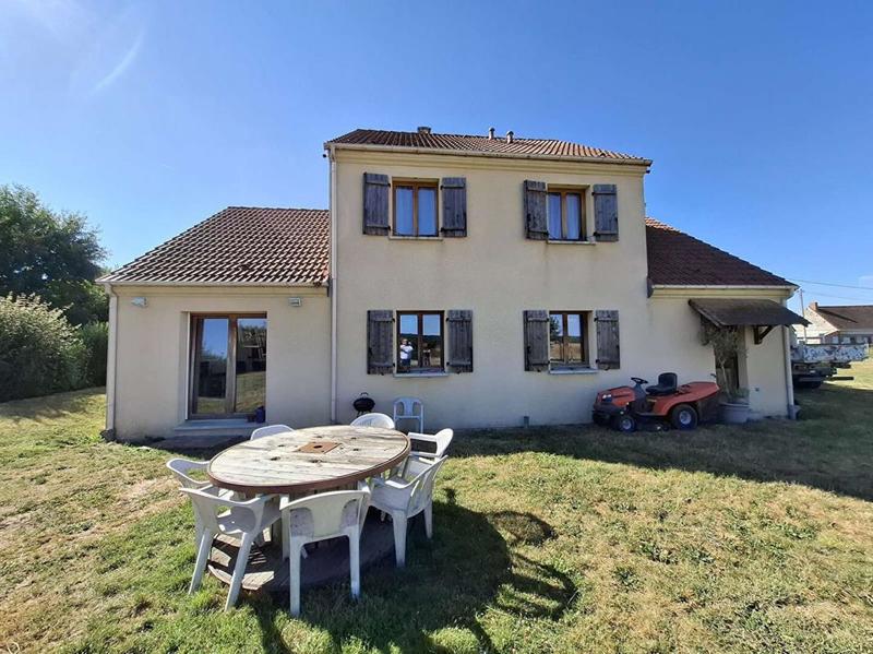 Maison - 137 m² - 9 pièces