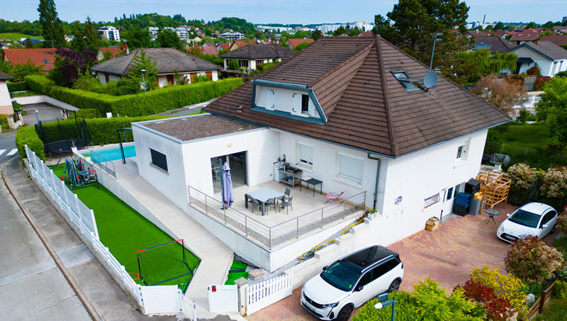 Maison - 300 m² - 11 pièces