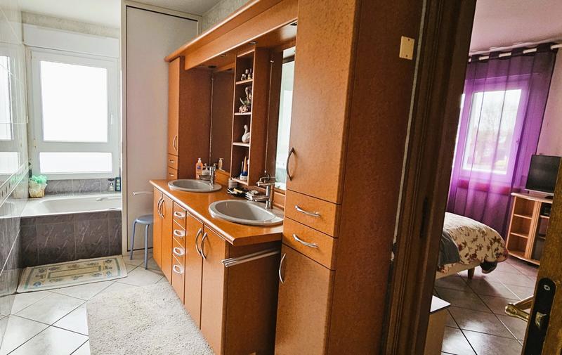 Maison - 230 m² - 8 pièces