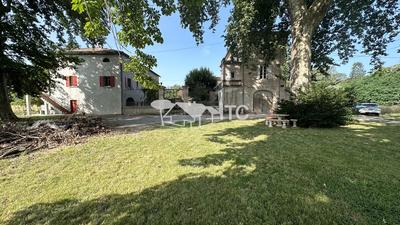 Maison - 265 m² - 11 pièces