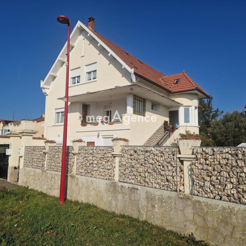 Maison - 328 m² - 12 pièces