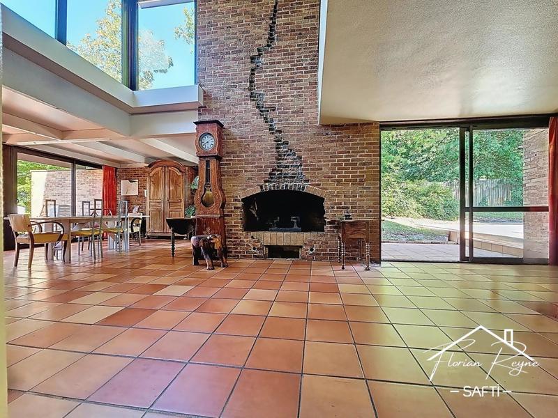 Maison - 211 m² - 6 pièces