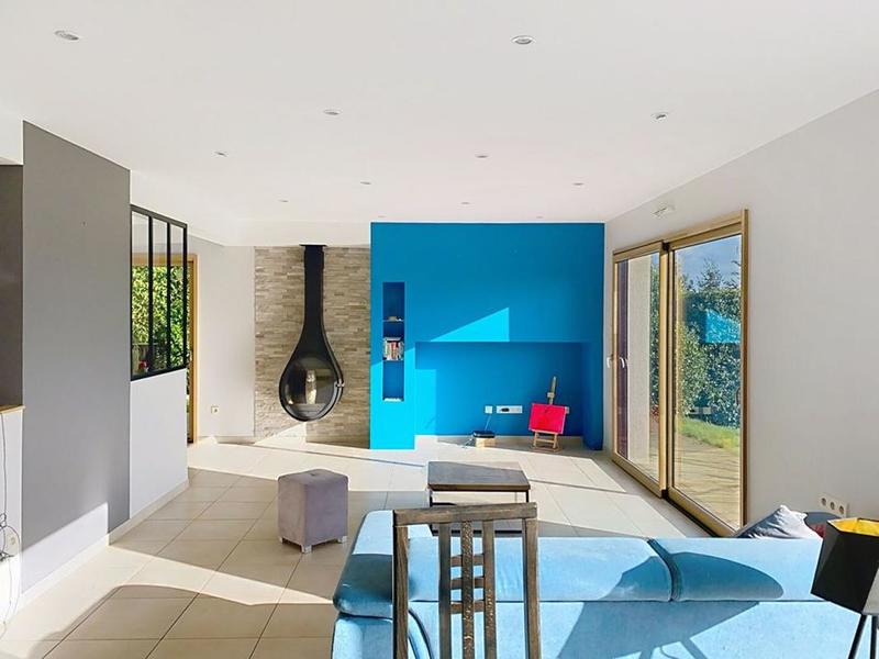 Maison - 325 m² - 11 pièces