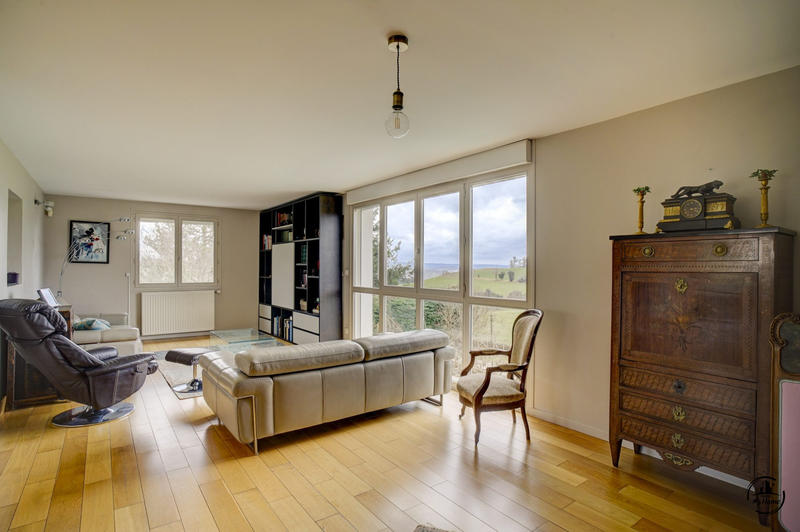 Maison - 230 m² - 8 pièces