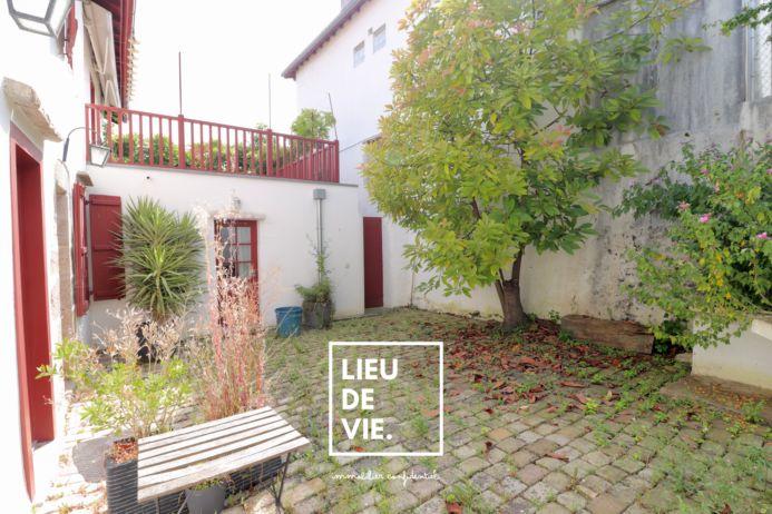 Appartement ancien - 251 m² - 8 pièces