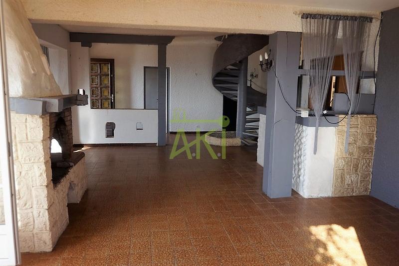 Maison traditionnelle - 188 m² - 8 pièces