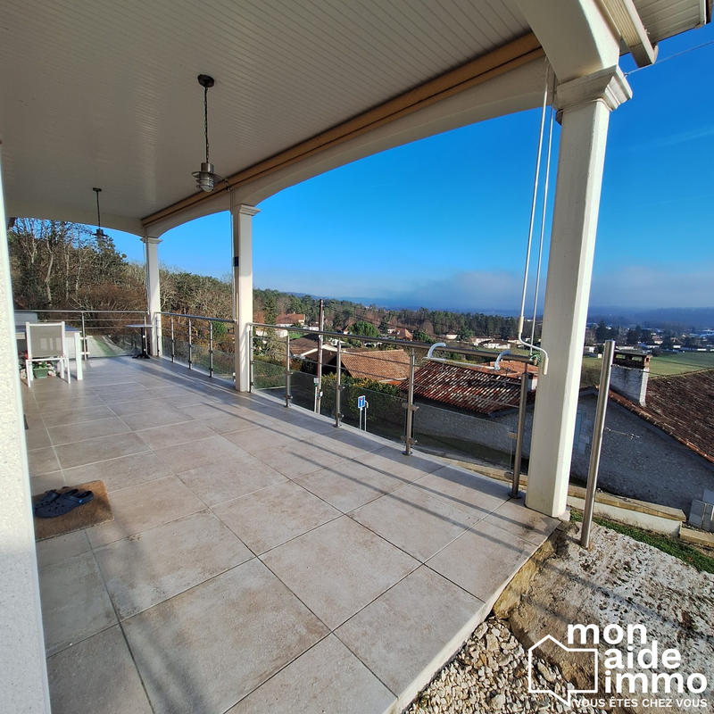 Maison - 235 m² - 7 pièces