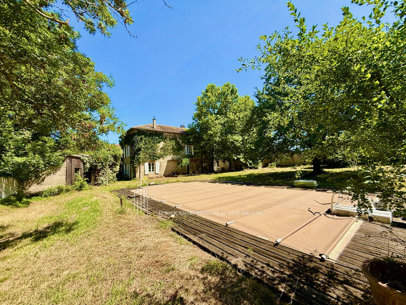 Propriété - 163 m² - 9 pièces