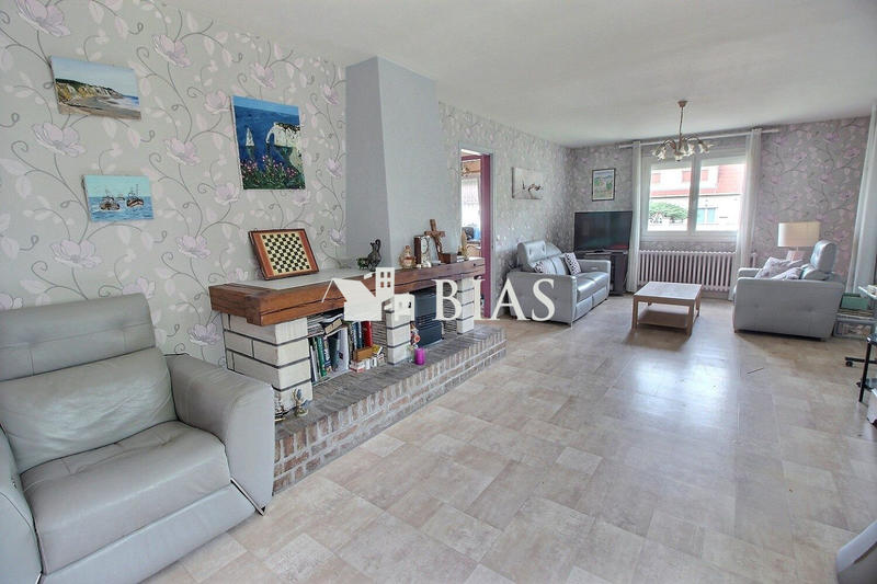 Maison traditionnelle - 90 m² - 4 pièces