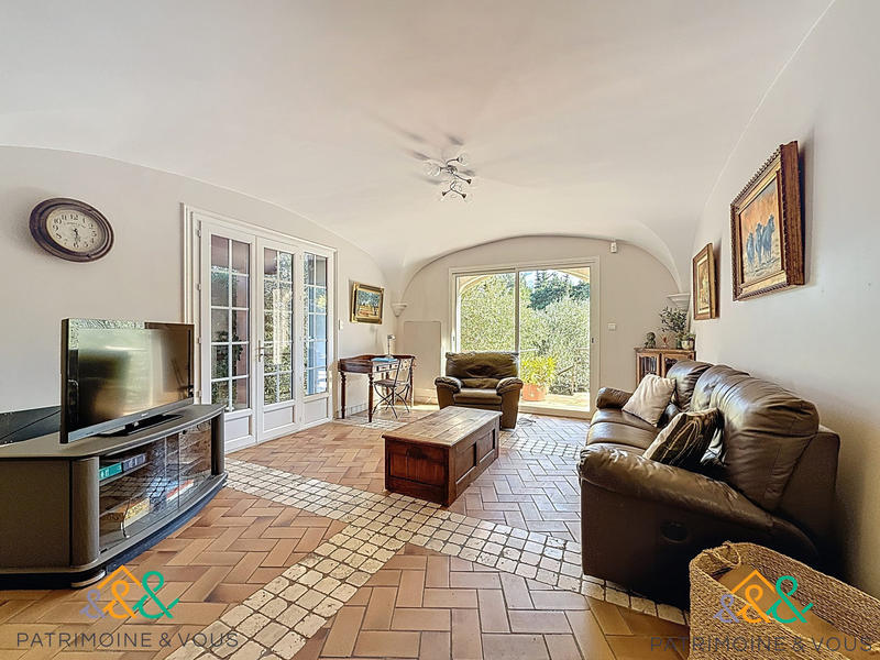 Maison - 250 m² - 8 pièces