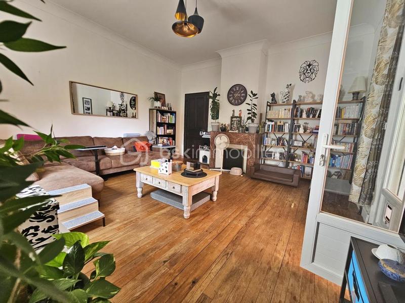 Maison - 265 m² - 8 pièces