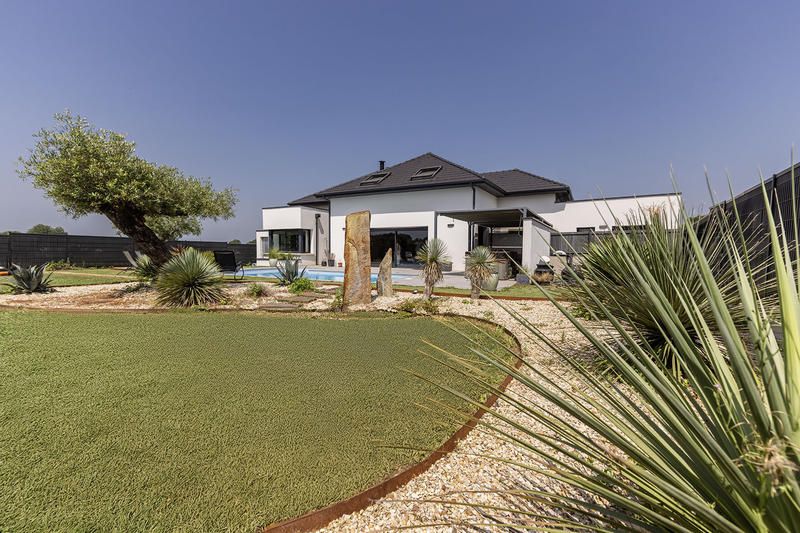 Maison - 208 m² - 6 pièces