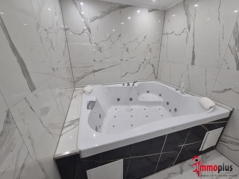 Maison - 200 m² - 6 pièces