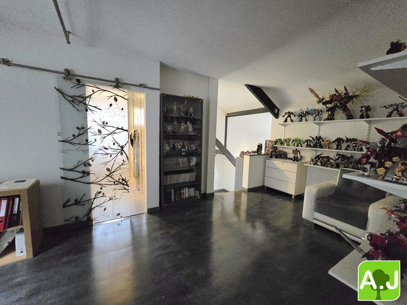 Maison traditionnelle - 178 m² - 8 pièces