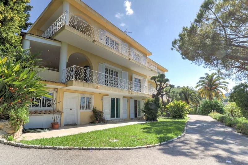 Maison de maîtres - 386 m² - 10 pièces