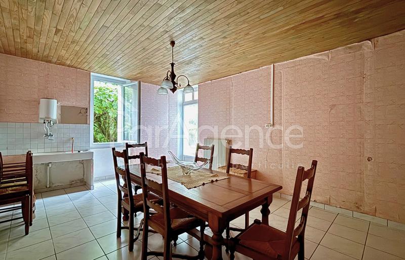Maison - 253 m² - 14 pièces