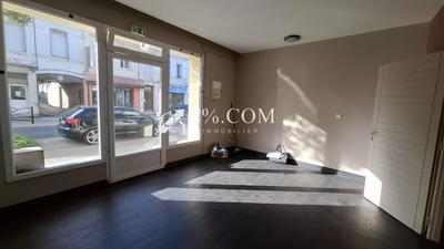 Local commercial - 68 m² - 4 pièces