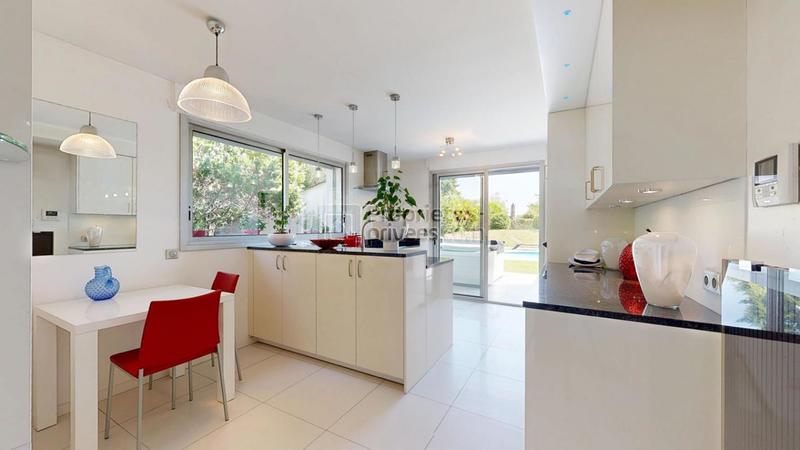 Maison - 196 m² - 6 pièces