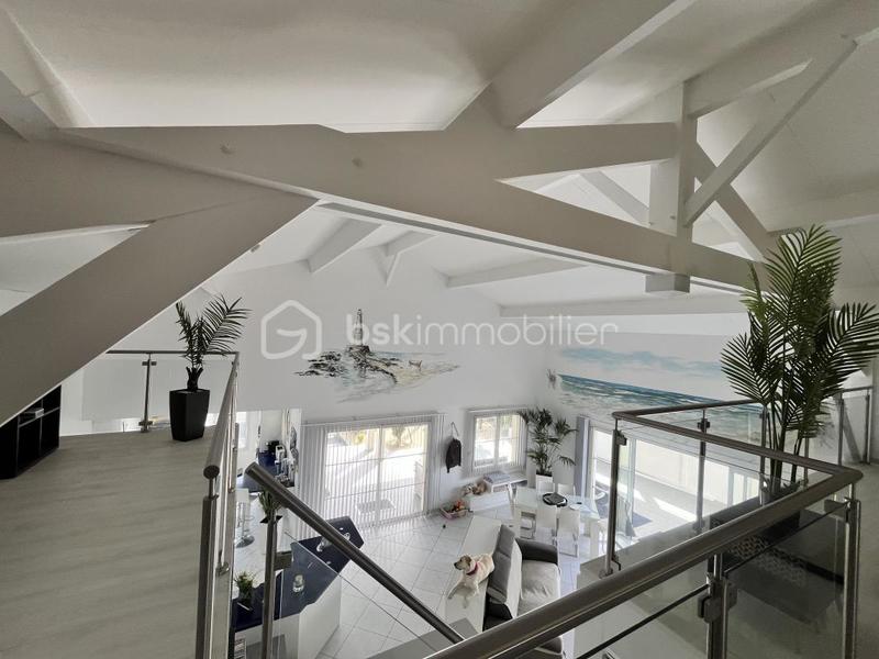 Maison - 202 m² - 5 pièces