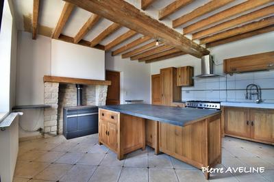 Maison - 242 m² - 7 pièces