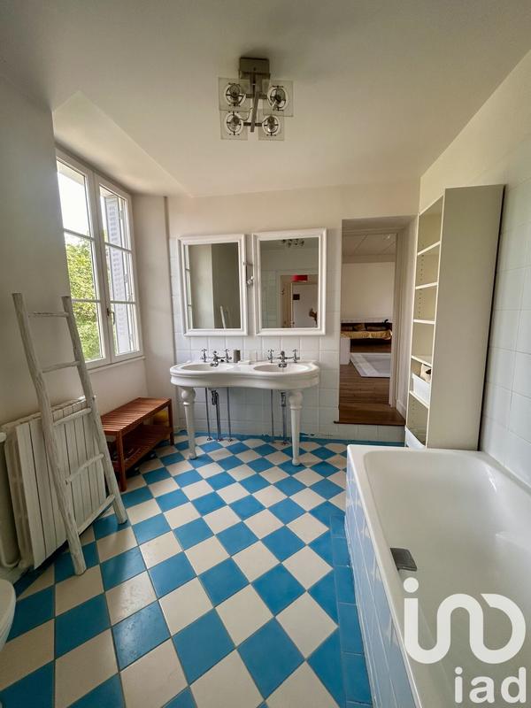 Maison - 235 m² - 7 pièces